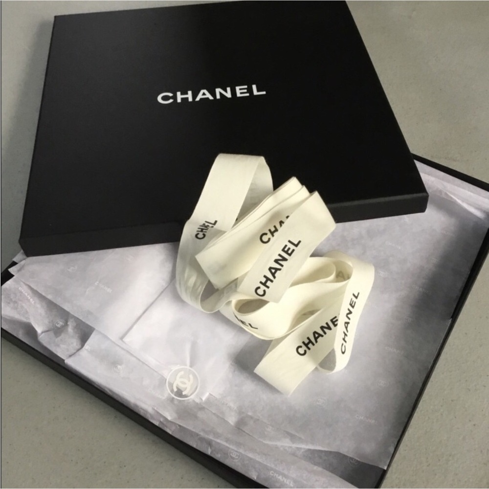 CHANEL EMPTY BOX SOME TISSUE LOGO PRINTED CAMIL FLOWER LABEL CC ATTACH
